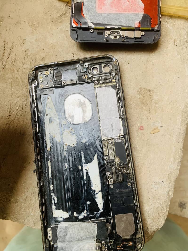 Apple iPhone 7 Plus 6