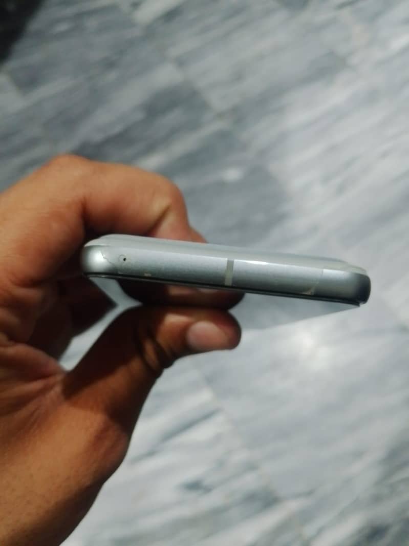 Google Pixel 8 4