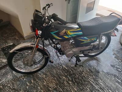 Black Honda 125 like new