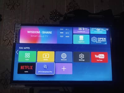 32 Inch Smart LED TV - Excellent Condition, Like New