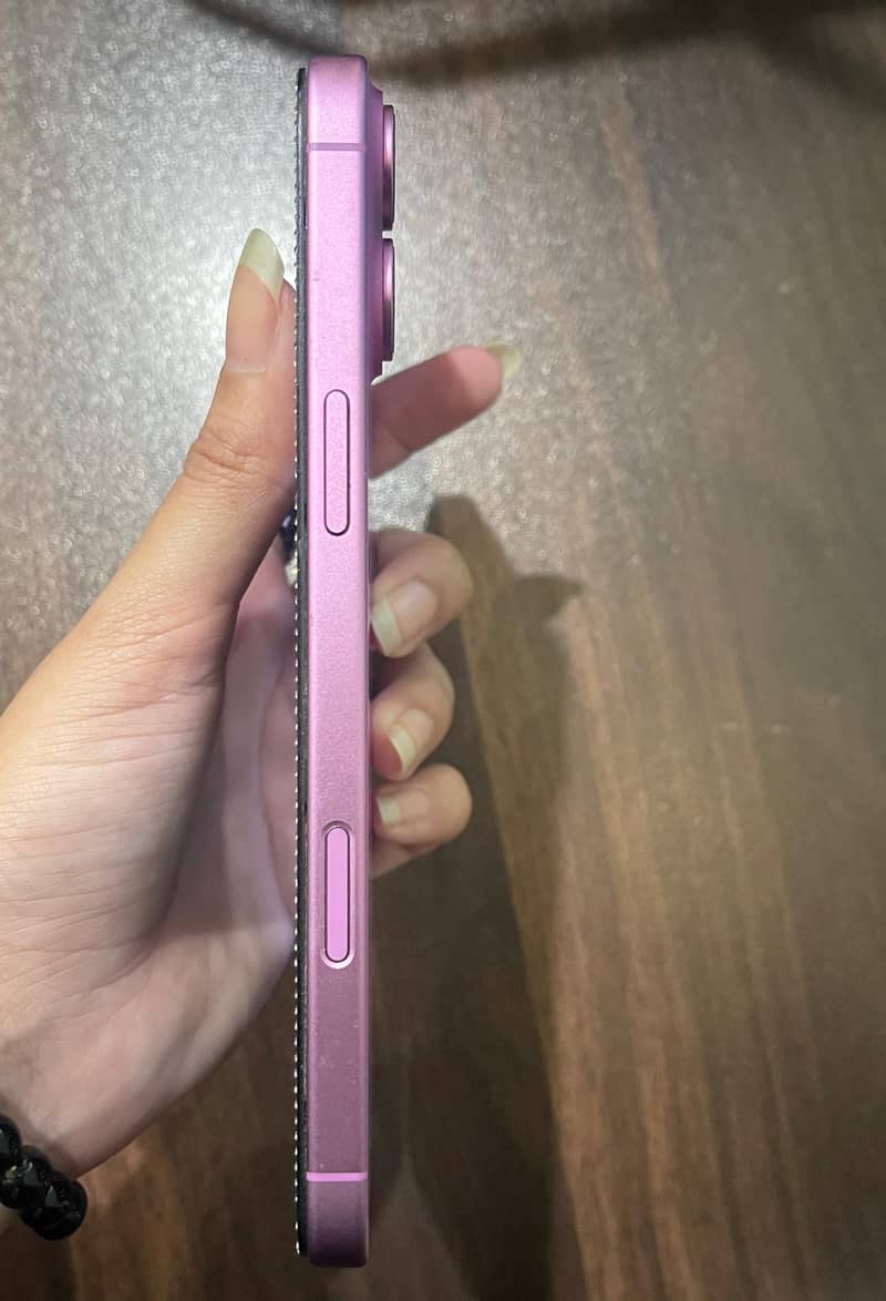 Apple iPhone 16 Plus 3