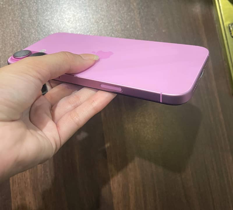 Apple iPhone 16 Plus 4
