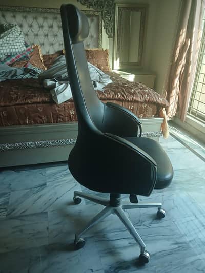 Master Offisys Executive Chair with free Desktop Table or Study Table.