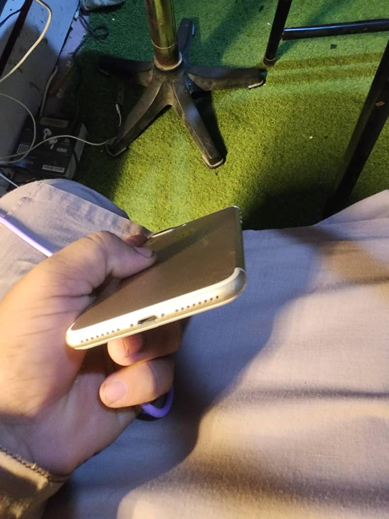 Apple iPhone 7 Plus 2