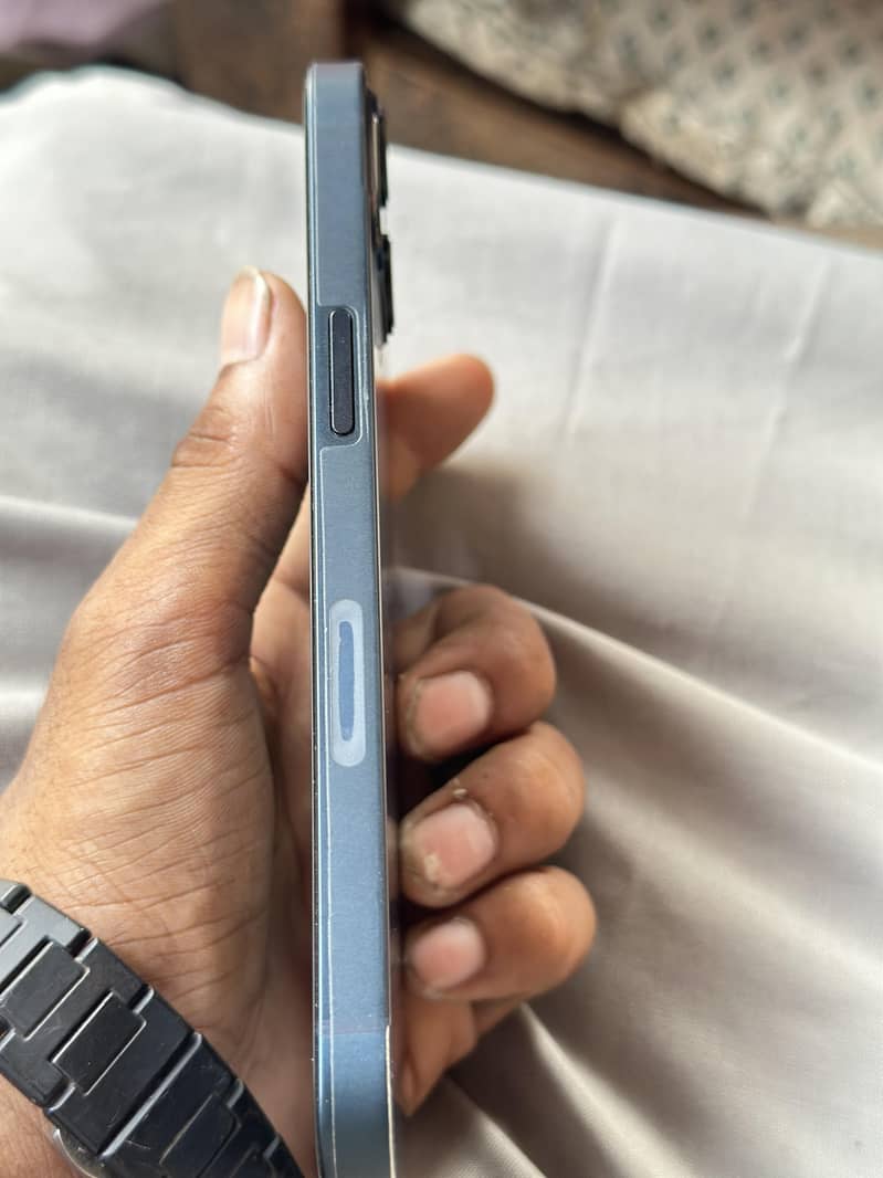 Apple iPhone 13 0