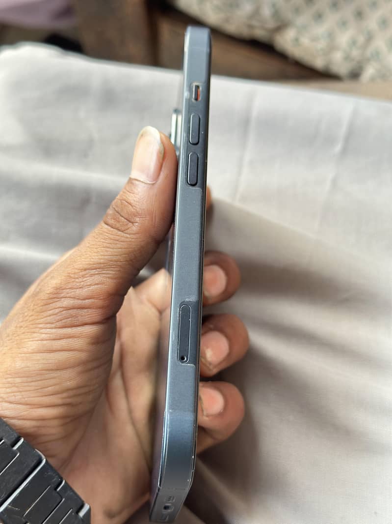 Apple iPhone 13 2