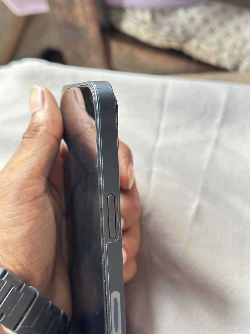 Apple iPhone 13 3