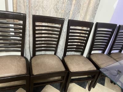 Dining table with 6 wooden chair