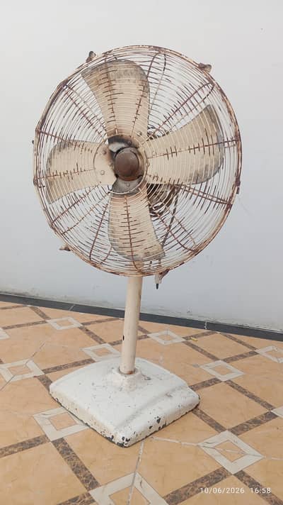Pedestal Fan | small size | working