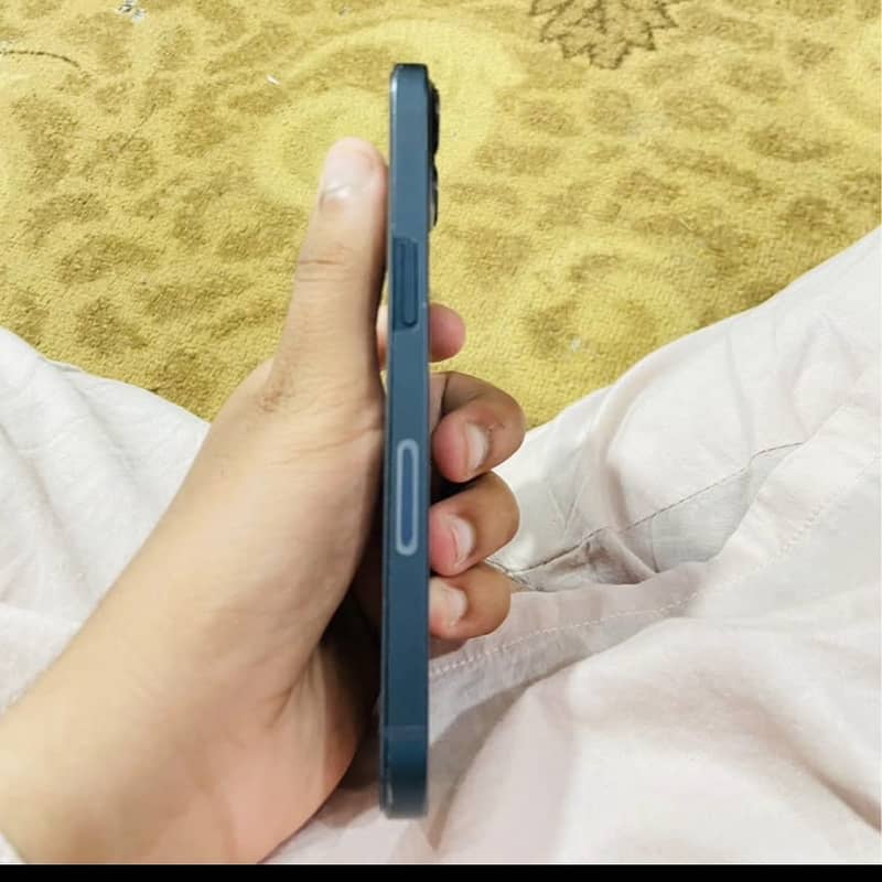 Apple iPhone 13 1