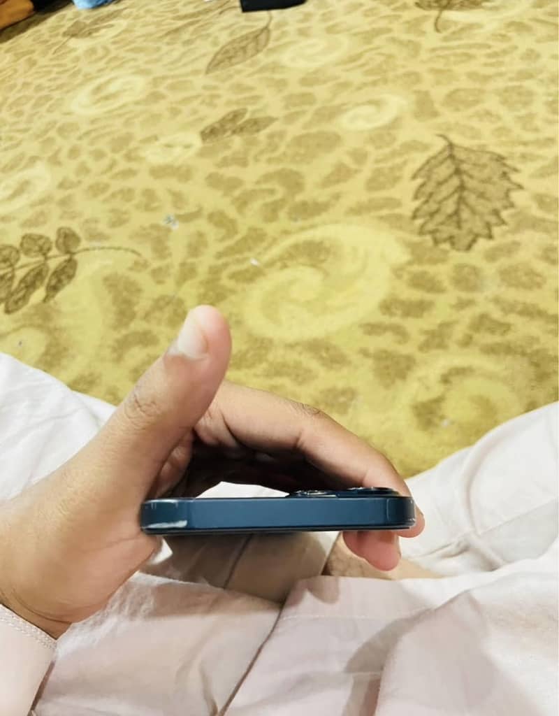 Apple iPhone 13 4