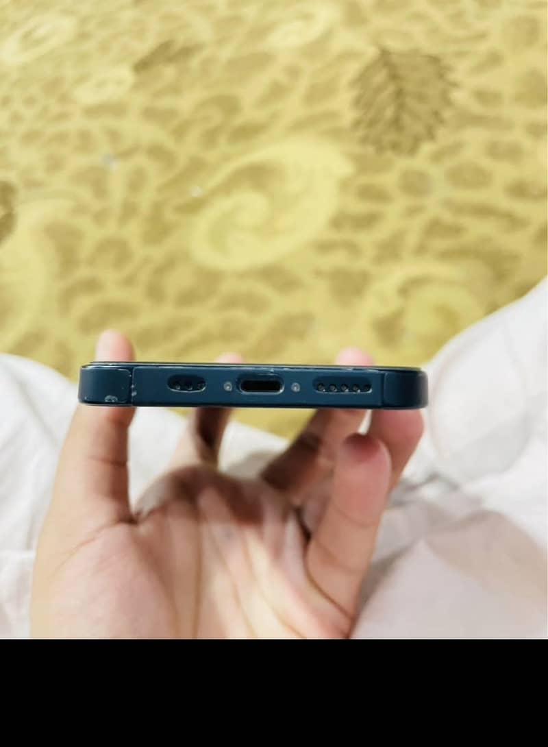 Apple iPhone 13 2