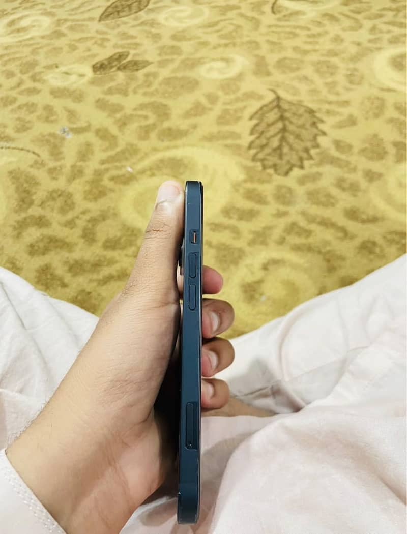 Apple iPhone 13 5