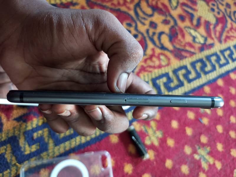 Apple iPhone 8 3