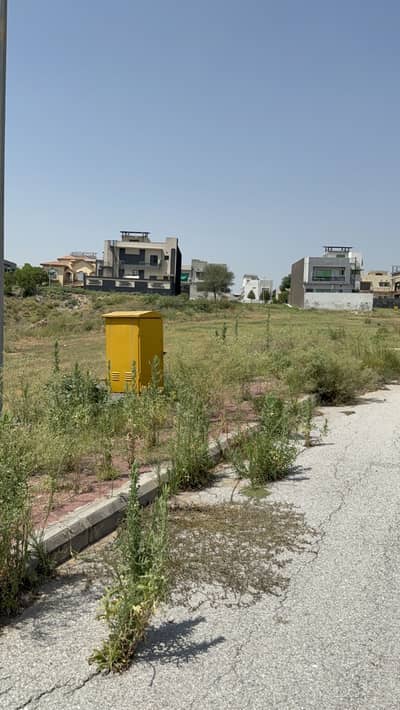 1 Kanal Plot On Main Boulevard Club City Phase 8 Bahria Town