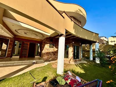 28 Marla Corner House On Prime Location of Phase 7