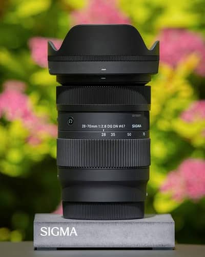 Sigma 28-70mm f/2.8 DG DN Full Frame Lens for Sony with Complete Box.
