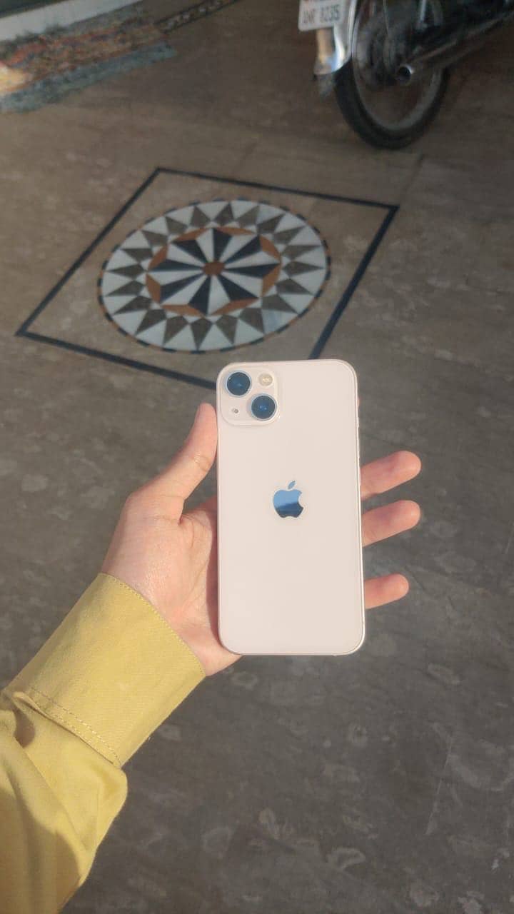 Apple iPhone 13 2