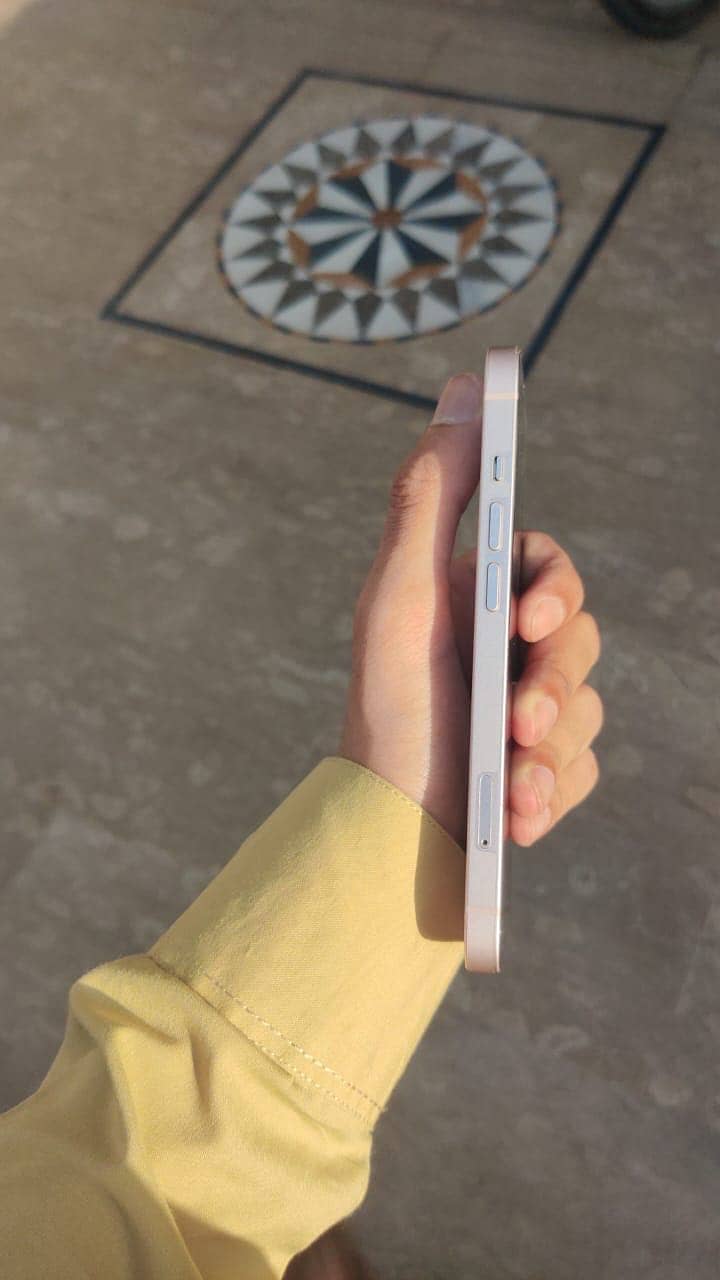 Apple iPhone 13 4