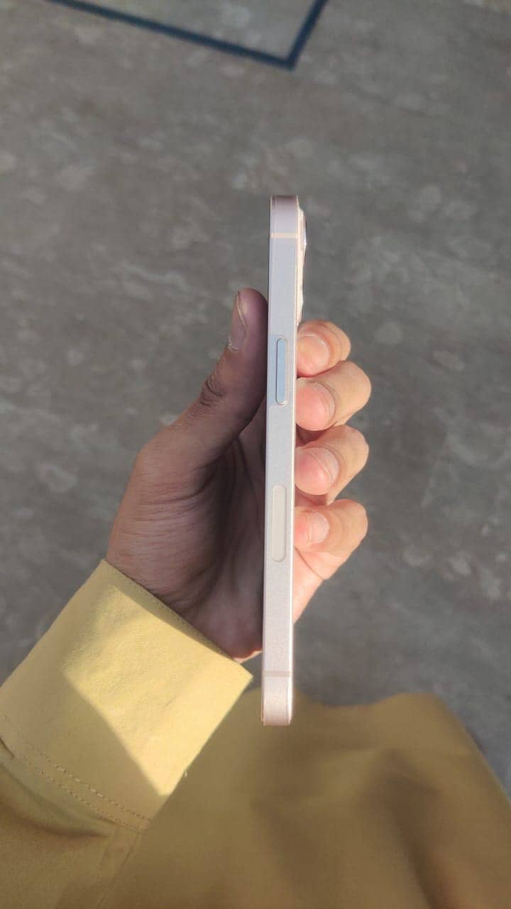 Apple iPhone 13 7