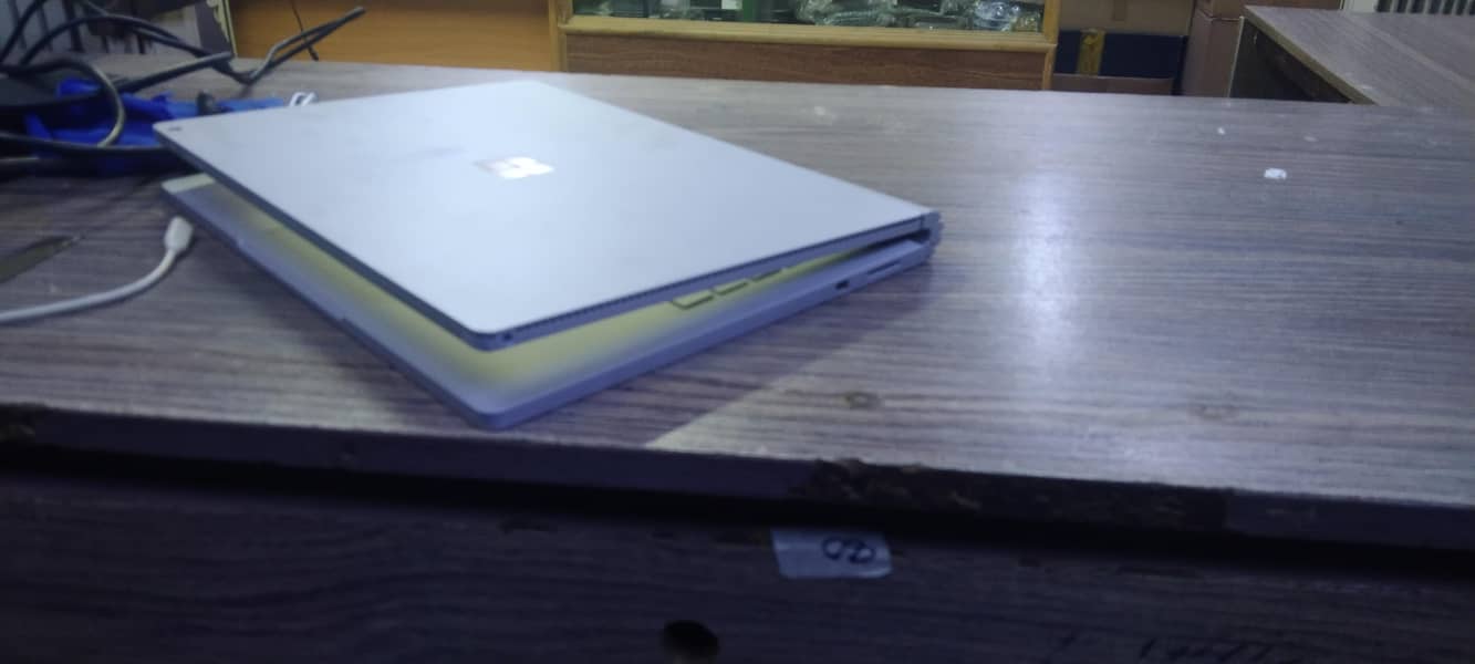 Microsoft Surface Book 2 1