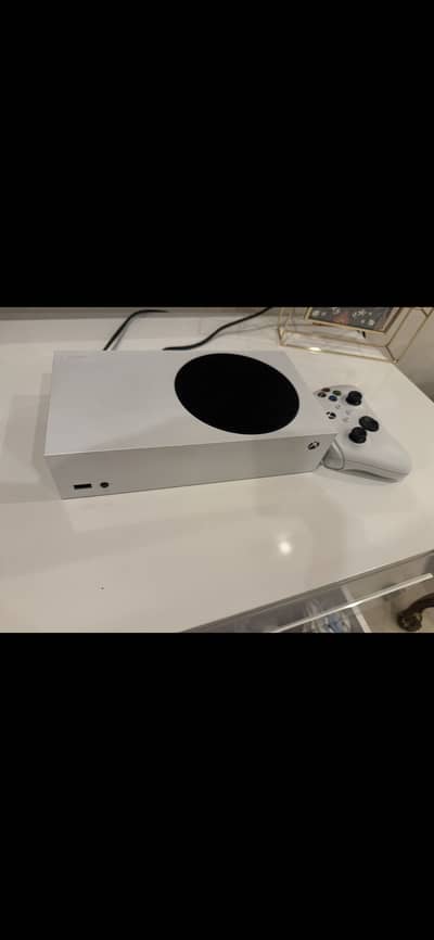 Xbox series S with controller and box perfect condition