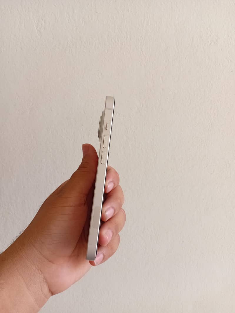 iPhone 14 3