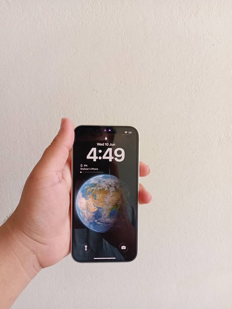iPhone 14 4