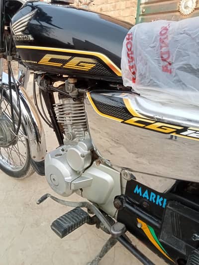 Honda 125 21/22 model total genuine condition self start documnt clear
