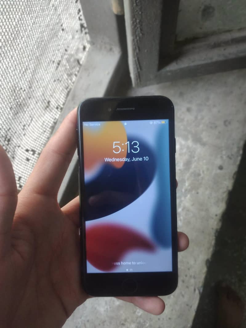 Apple iPhone 7 0