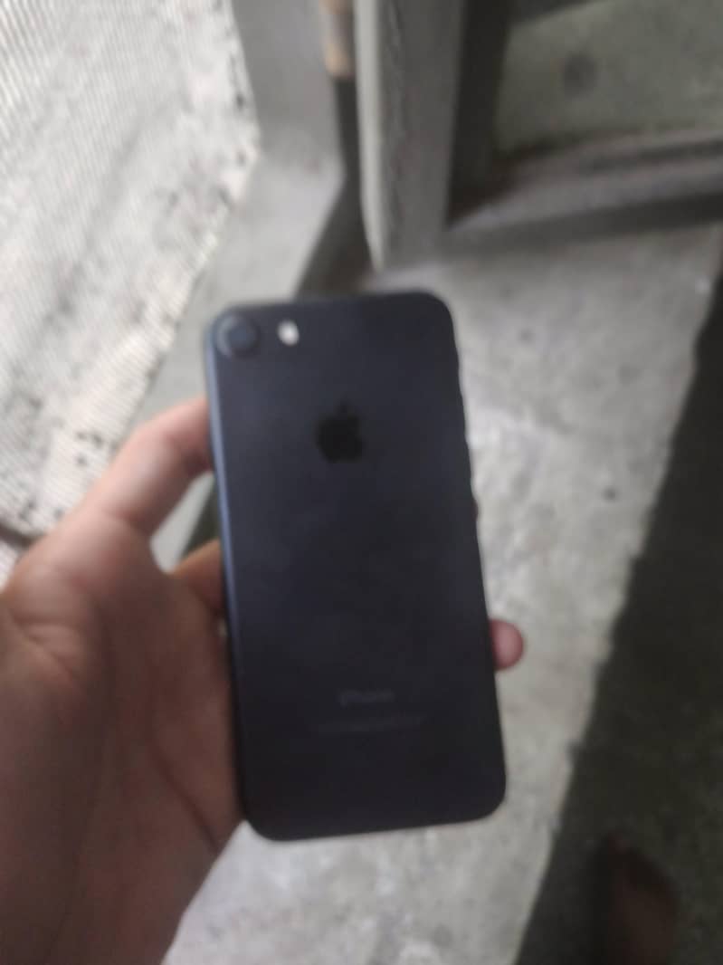 Apple iPhone 7 1