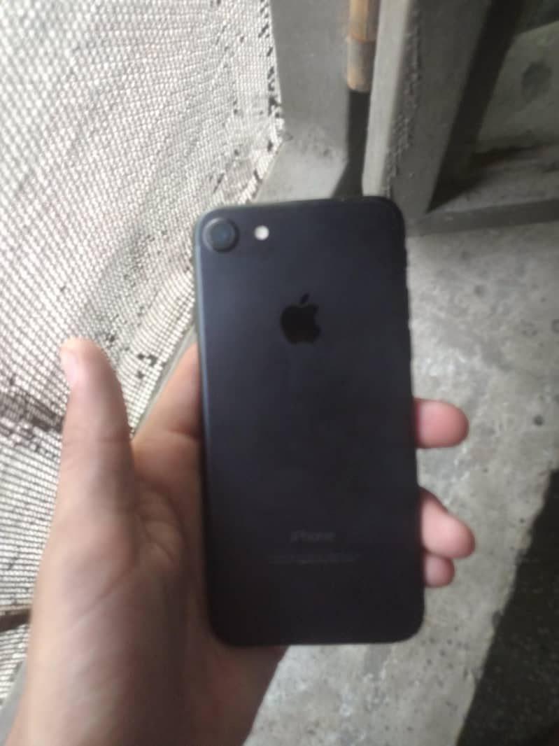 Apple iPhone 7 3