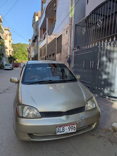 Toyota Platz 2000