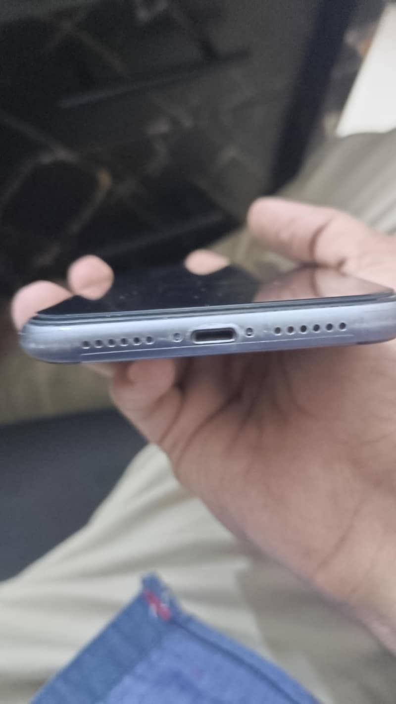 Apple iPhone 11 3