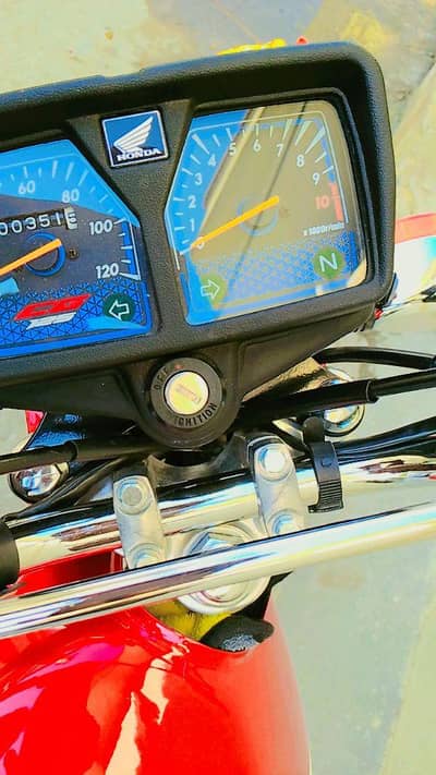 Honda 125. o metar 03425531080. ya pric finl hai