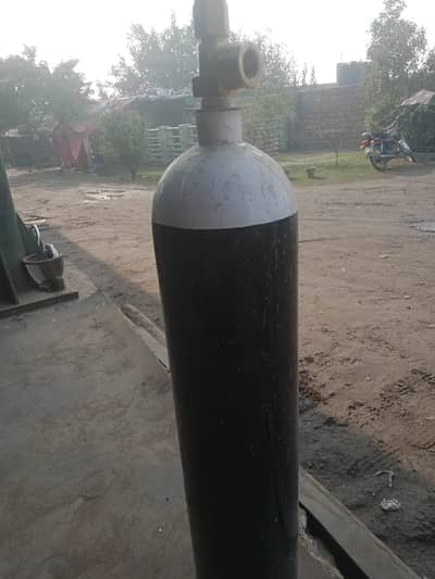Portable Medical Oxygen Cylinder , All Sizes Available , Lasani Gases