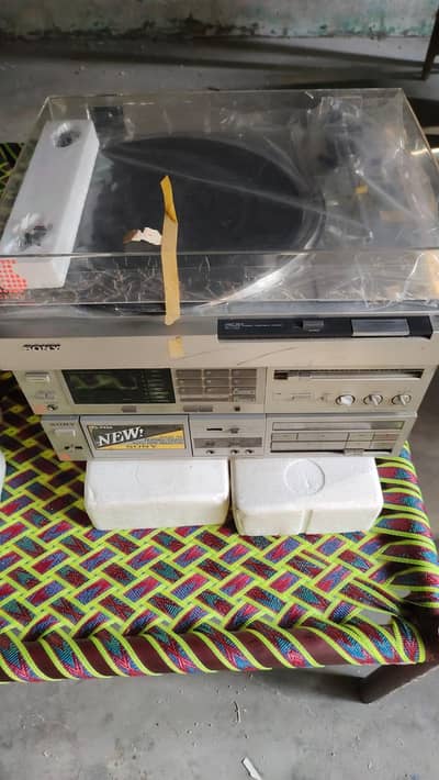 old is gold disk player , radio, cassette player