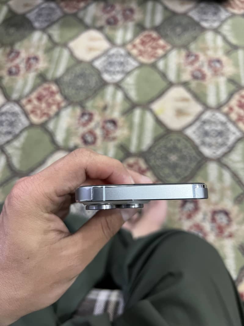 iPhone 13 pro 4
