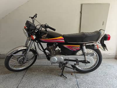 Black Honda 125 2011 Model Good Condition