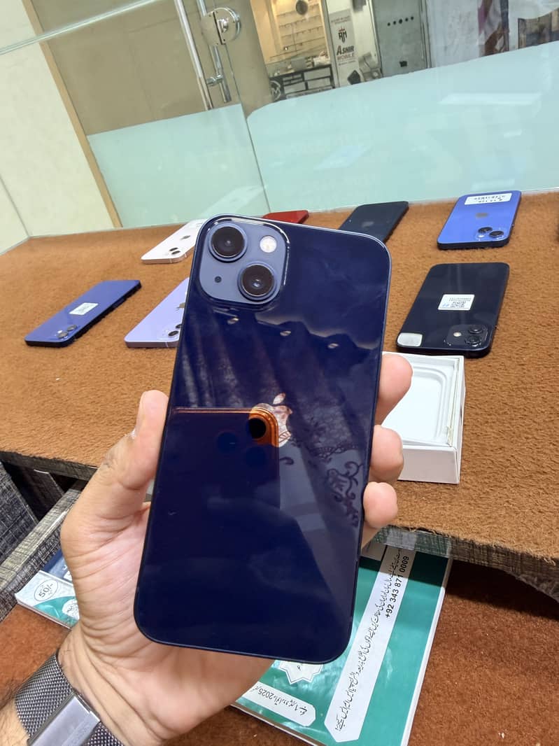 Apple iPhone 13 0