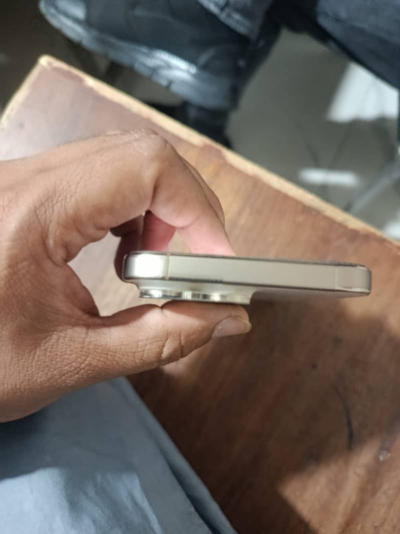 iphone 16 pro max 1