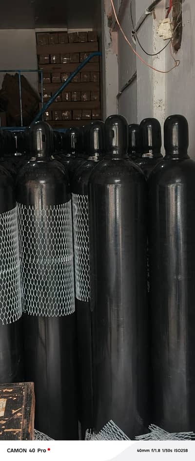 MEDICAL OXYGEN GAS CYLINDER , medical and industrial oxygen cylinders