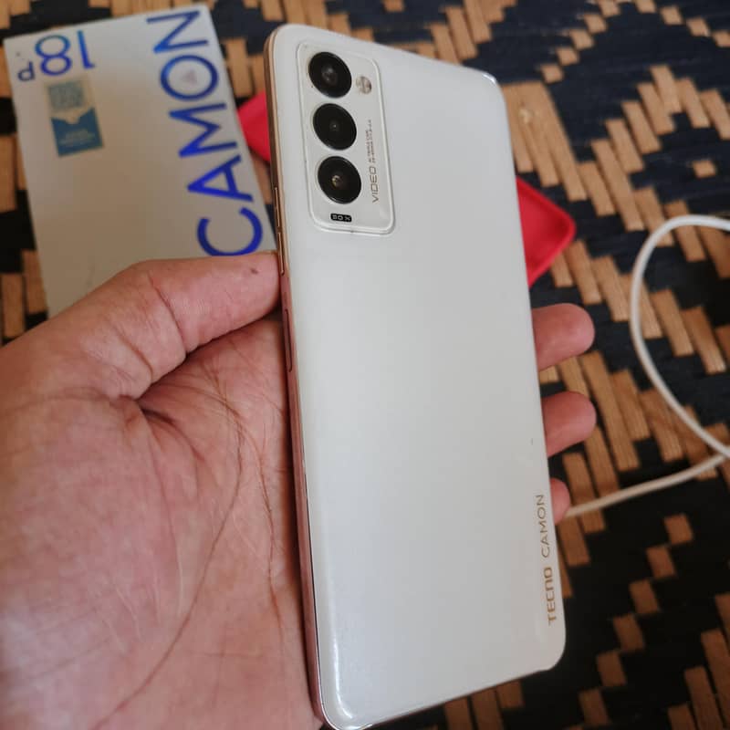 Tecno CAMON 18p 1