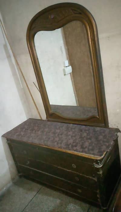 Dressing table mirror ke sath purani Lakri ka Mazboot dressing table