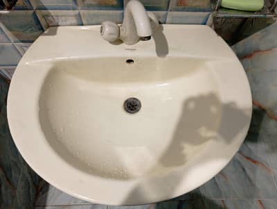 Wash Basin Pedestrail Bathroom Ivory 10/10 Condition