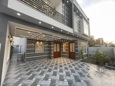 10 Marla Brand New Worthy Location House