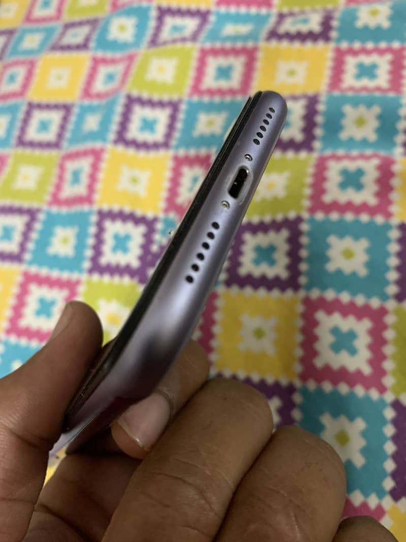 Apple iPhone 11 3