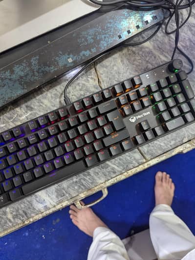 meetion keyboard 2 weeks used brand new condition