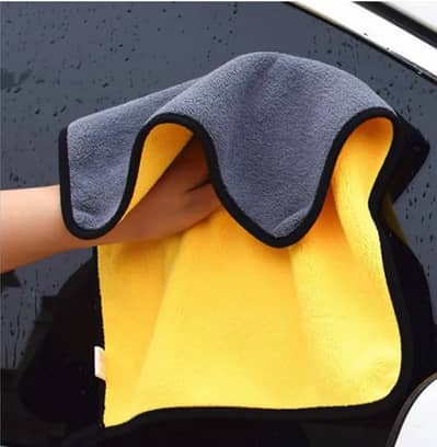 Premium dual-sided microfiber car cleaning towel. Absorbs water fast,