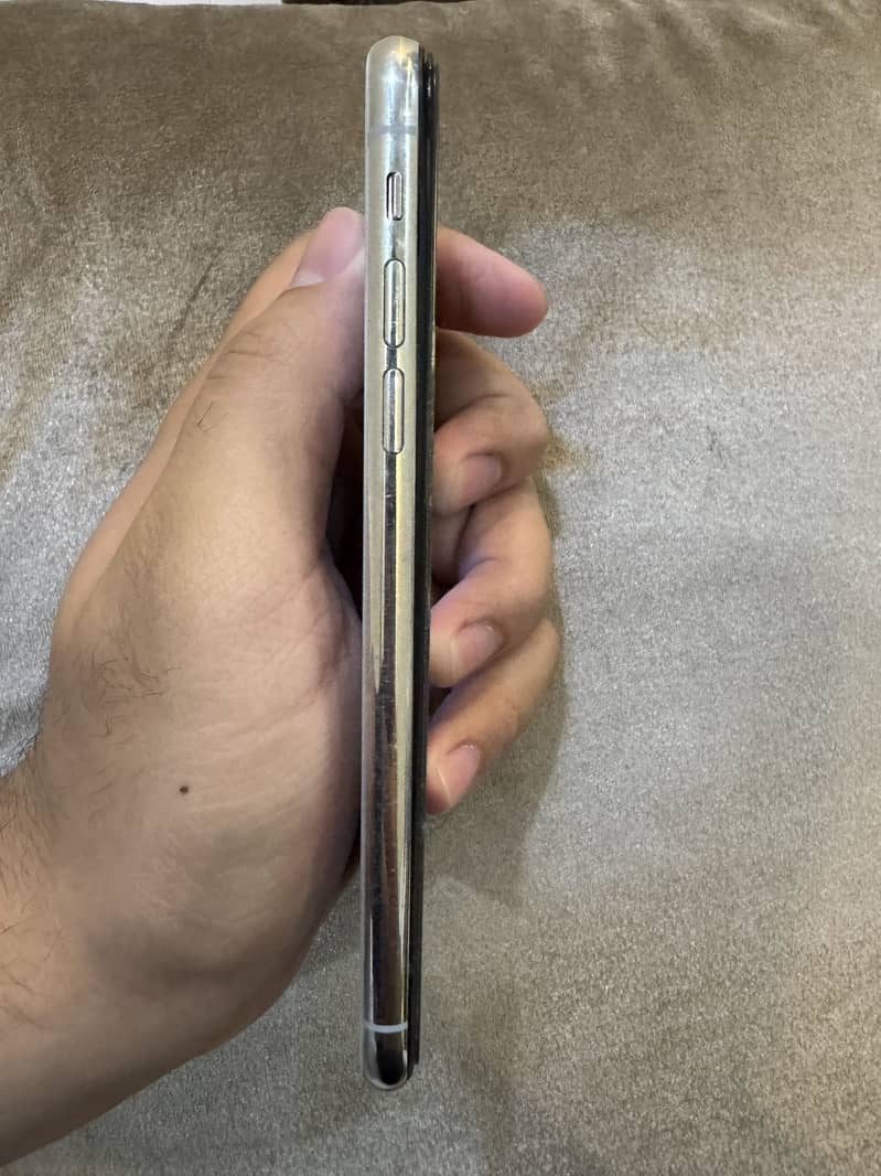 Apple iPhone X 3